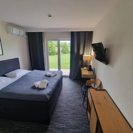 Przyladek Daglezja Nad Jeziorem Kornickim